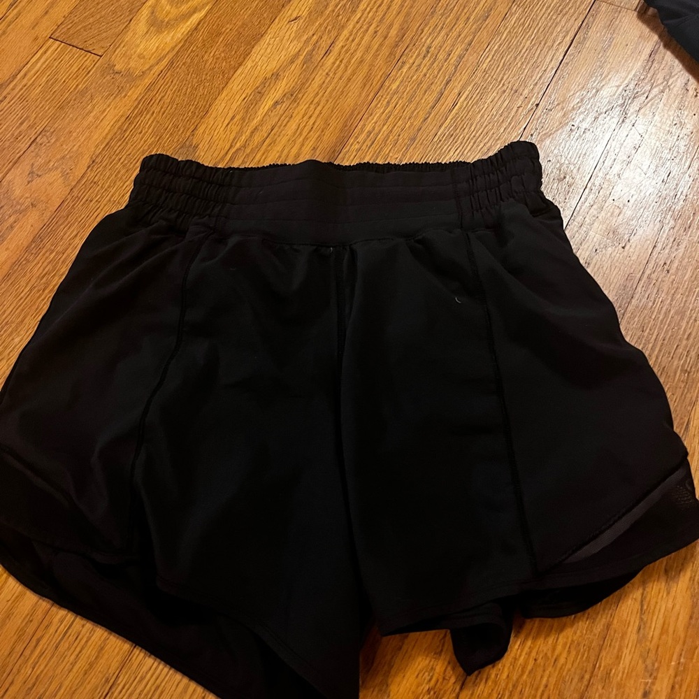 Lululemon Athletica Black Hotty hots 4” HR